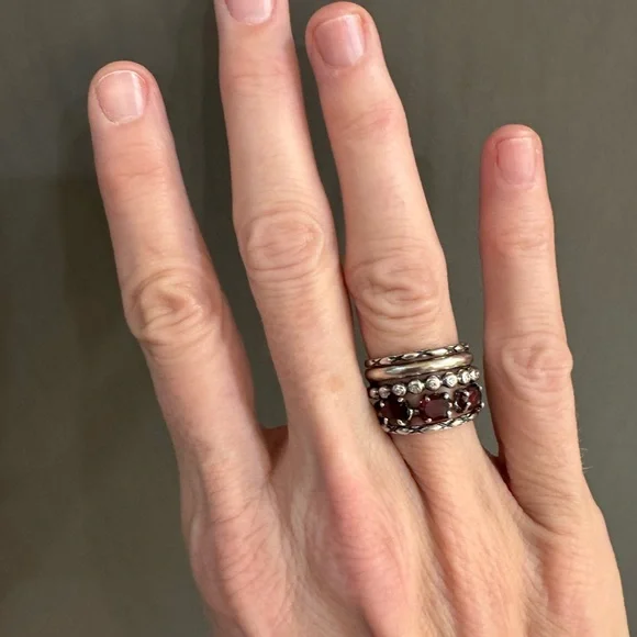 Elegant Silver and Red Garnet Gemstone Ring - Picture 2 of 6